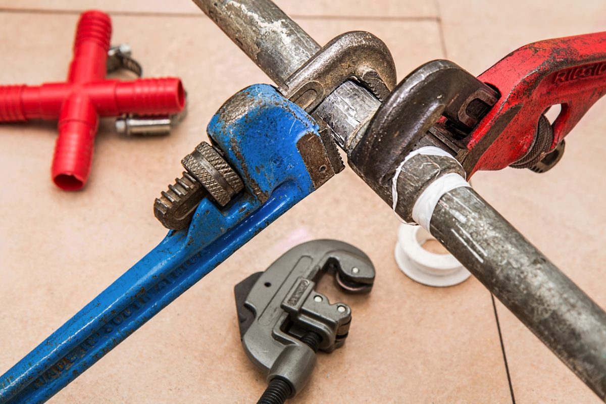 Four Hints to Select a Reliable Plumber
